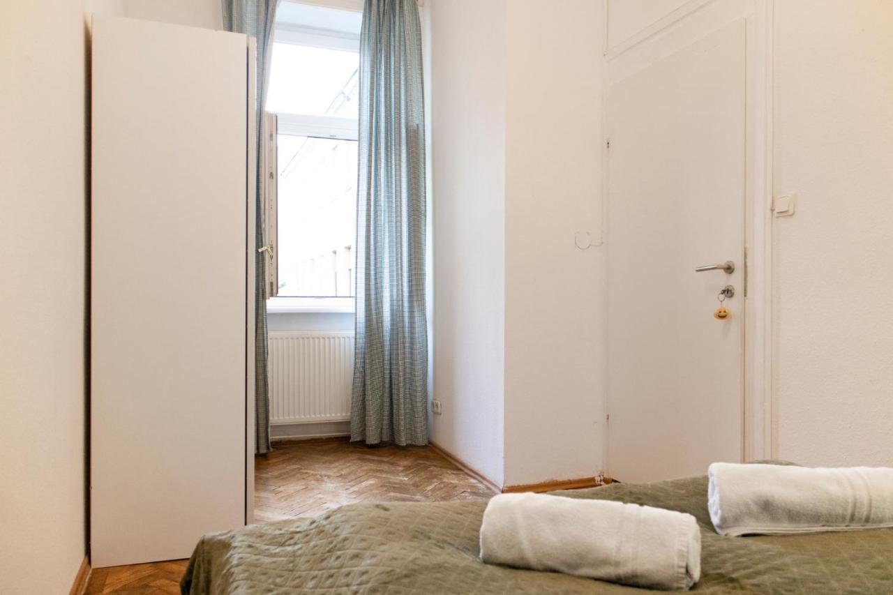 Apartment Fulfilling 2br Apt. Very And Good Located Vienna